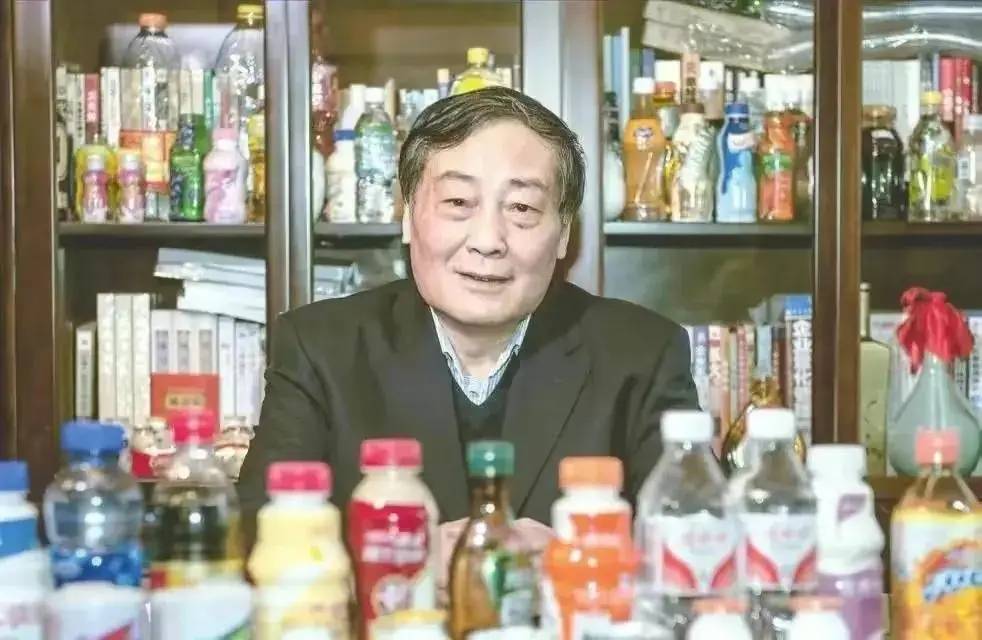 老板怒了!宗庆后刚走,农夫山泉就开启了商战,货柜不让放娃哈哈_宗老_