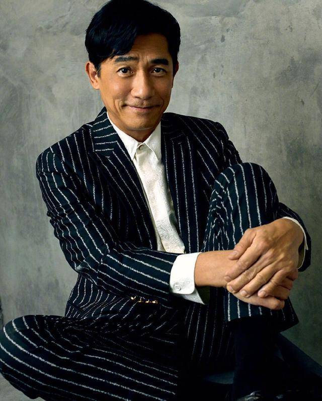 一个眼神拿到9次影帝,愿为刘嘉玲退出,与周星驰情深却未同框_梁朝伟