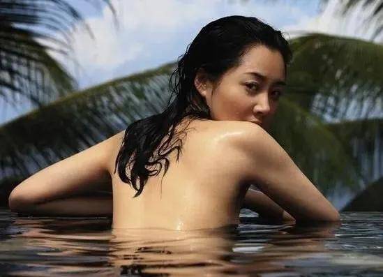 尤其是在2003年原建行行长王雪冰被捕不听话之后,许晴被曝光是王雪冰
