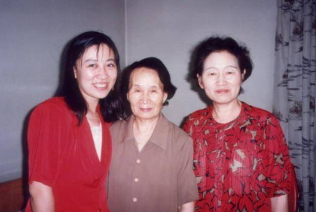 此女三婚嫁给溥仪,沾丈夫光葬入八宝山,临终却哭诉嫁错了人_李淑贤_婚