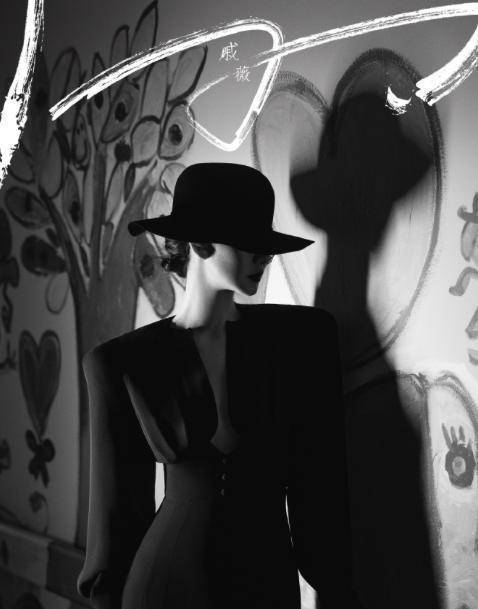 哥特风长裙搭网纱礼帽,暗黑式名媛精致且带感_黑色_女人_显得
