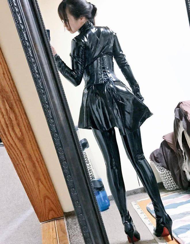 原创国内漫展为何禁止胶衣cos入场女鼓包男压枪是小事关键是这个