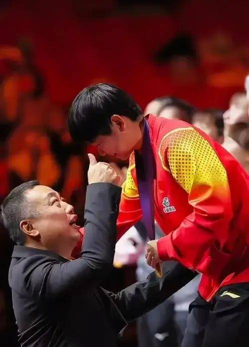 刘国梁马琳联手全队针对王曼昱?只为了保孙颖莎成就大满贯!