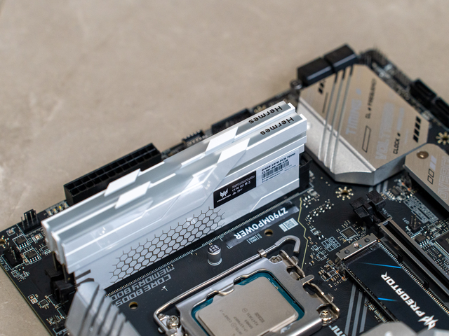 千元最强主板微星z790mpower测评附宏碁掠夺者冰刃24gx2超频8266c38