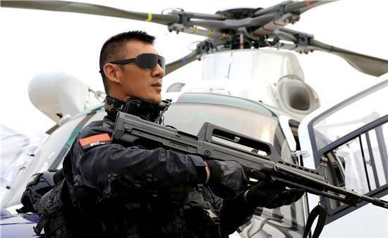 从刘欢保镖到"兵王",吴京曾是手下败将,任天野靠什么完成逆袭_生活