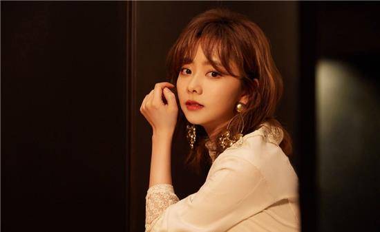 原创33岁的谭松韵有着天生可爱的娃娃脸努力并且有实力的女演员
