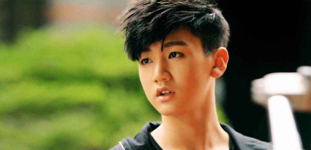 是"北电校草",演过《延禧攻略》,和张子枫还是同学_孙傲_公司_电视剧