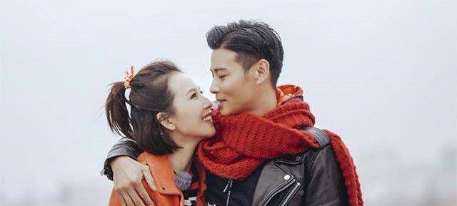 蔡少芬和她的老公张晋会时常一路列入综艺节目,在节目中,蔡少芬半扎起