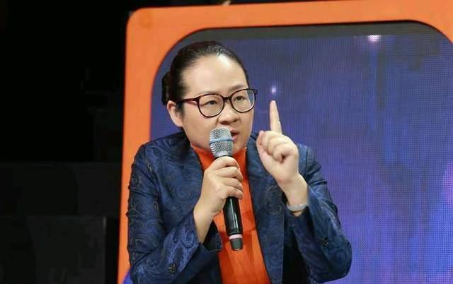 她还是腾讯大家》和ft中文网第一时间解读》的专栏作者,经常在央视