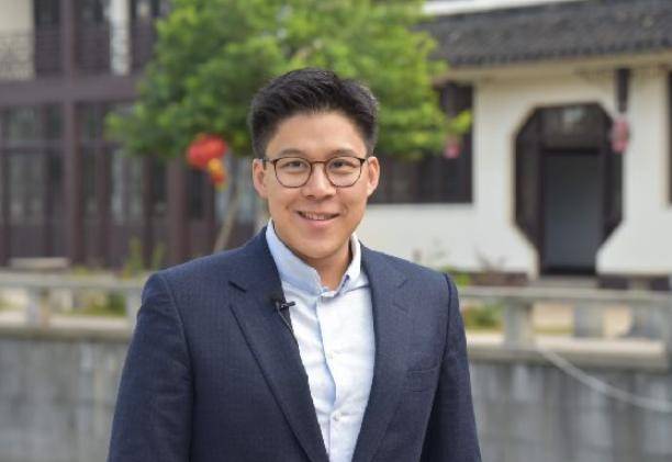 而且罗康瑞已经60岁,朱玲玲已经50岁,这一段婚姻应该不会有新的生命