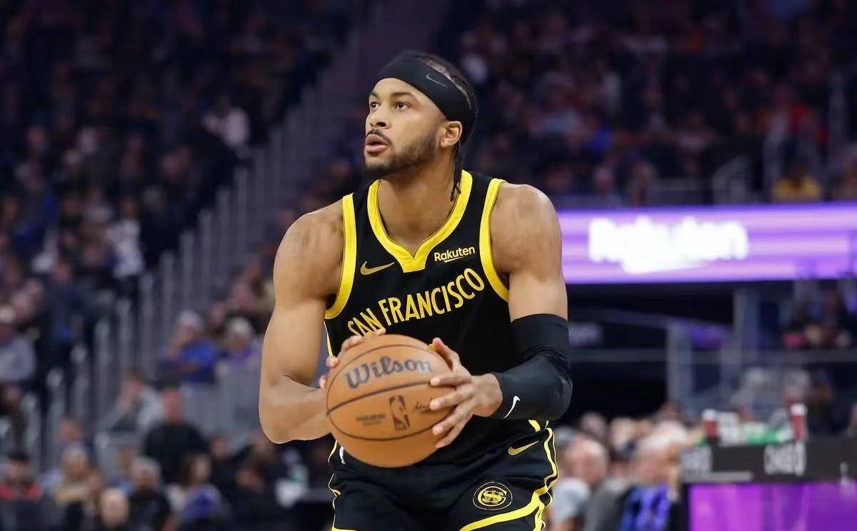 绿凯的五射手阵容太强了._比赛_塔图姆_替补球员