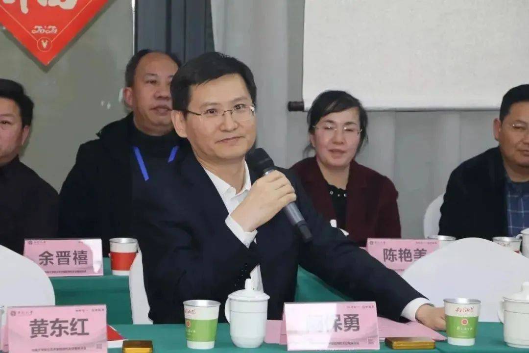 中南大学院士艺术家和回湘校友迎春座谈会在中国湖南自贸区医械园召开