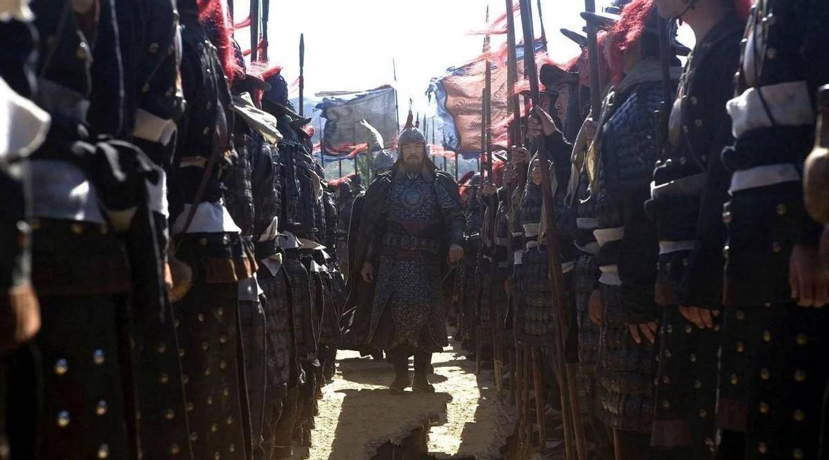 弥漫,努尔哈赤抓准时机,连忙让部队越壕而过,端掉据点,犹如神兵下凡