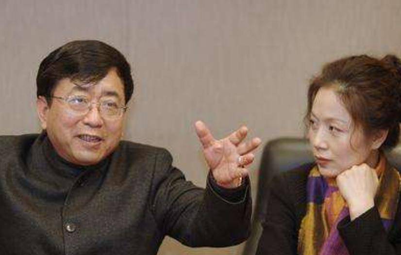 原创李红为照顾病重余秋雨异地打工每月只留40元却换来一纸离婚书