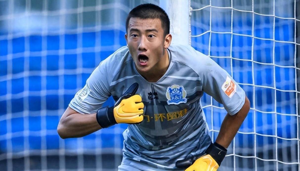 本来以为新赛季侯森会首发,结果却成了替补._韩佳奇_国安_苏亚雷斯