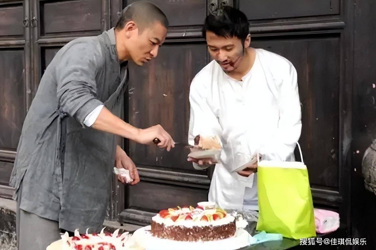 刘德华:未曾料到,一个随口亲的婴儿,竟将他差点推向深渊_谢霆锋_成为