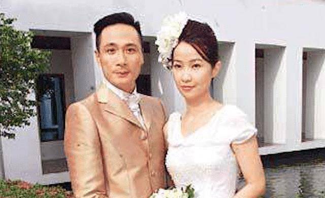 结婚近20年没做过家务,依旧年轻似少女_王丽萍_明星_吴镇宇