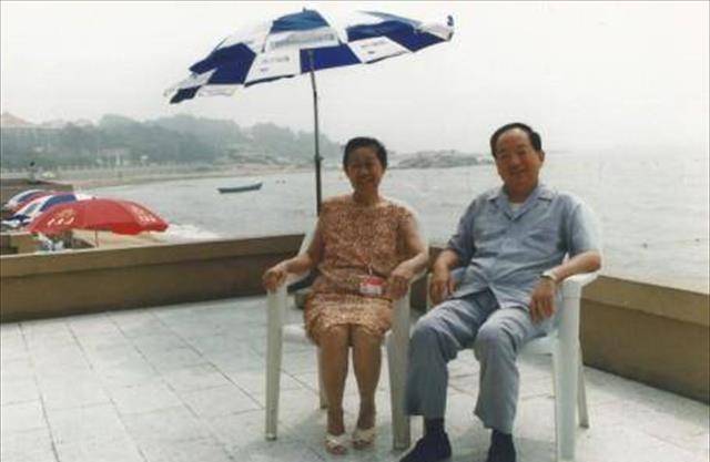 妻子李英华:曾大着肚子工作一线,4个子女却都是普通工人_革命_云和