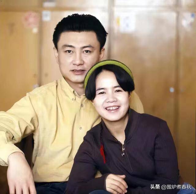 结婚时,他们一没举行婚礼,二没请朋友吃饭,三没穿婚纱.