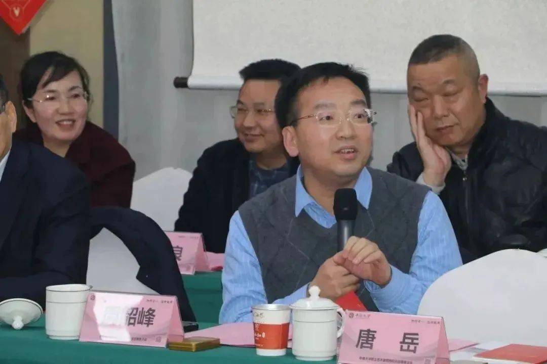 中南大学院士艺术家和回湘校友迎春座谈会在中国湖南自贸区医械园召开