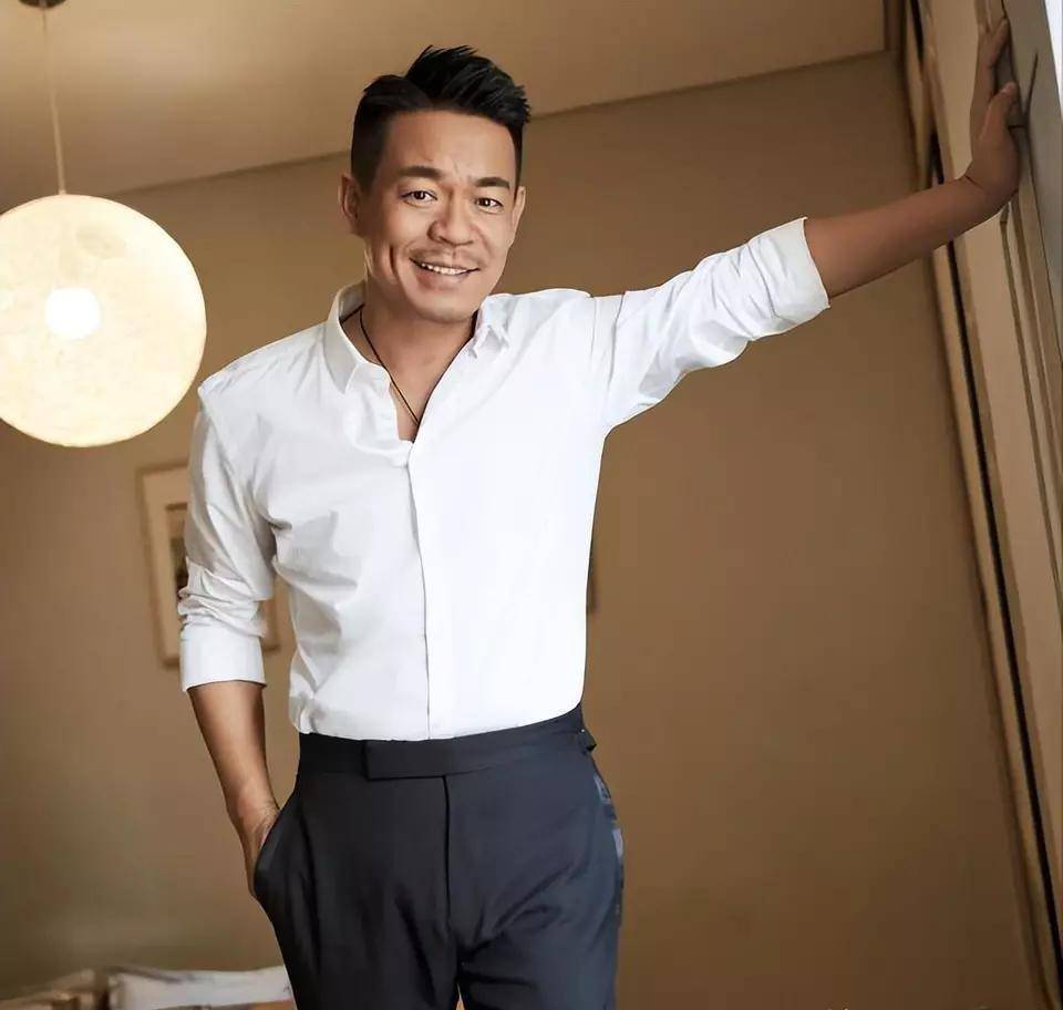 演员孙浩:从歌手转成演员,53岁他再度翻红,多亏张嘉译多年提携