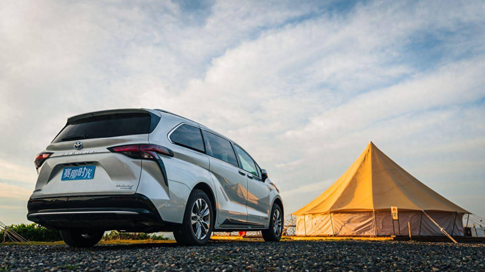 一家人出行"新选择",空间够大,下沉式后备箱,秒变