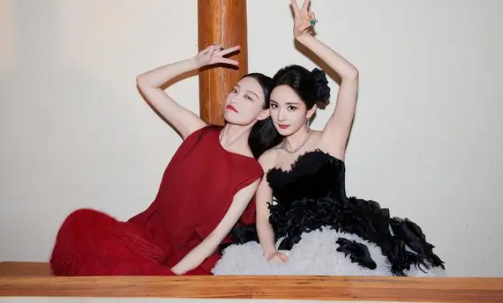 42岁王鸥产后复工机场生图曝光,身材发福脸色憔悴,婚姻状态成谜_杨幂