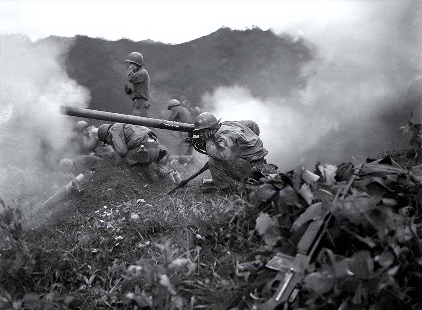 四川57岁老农隐居深山农村,墙上合照吓坏军史记者,真