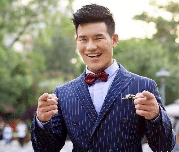 原创嘎子哥直播带货却卖出问题产品遭网友质问后向潘长江哭诉