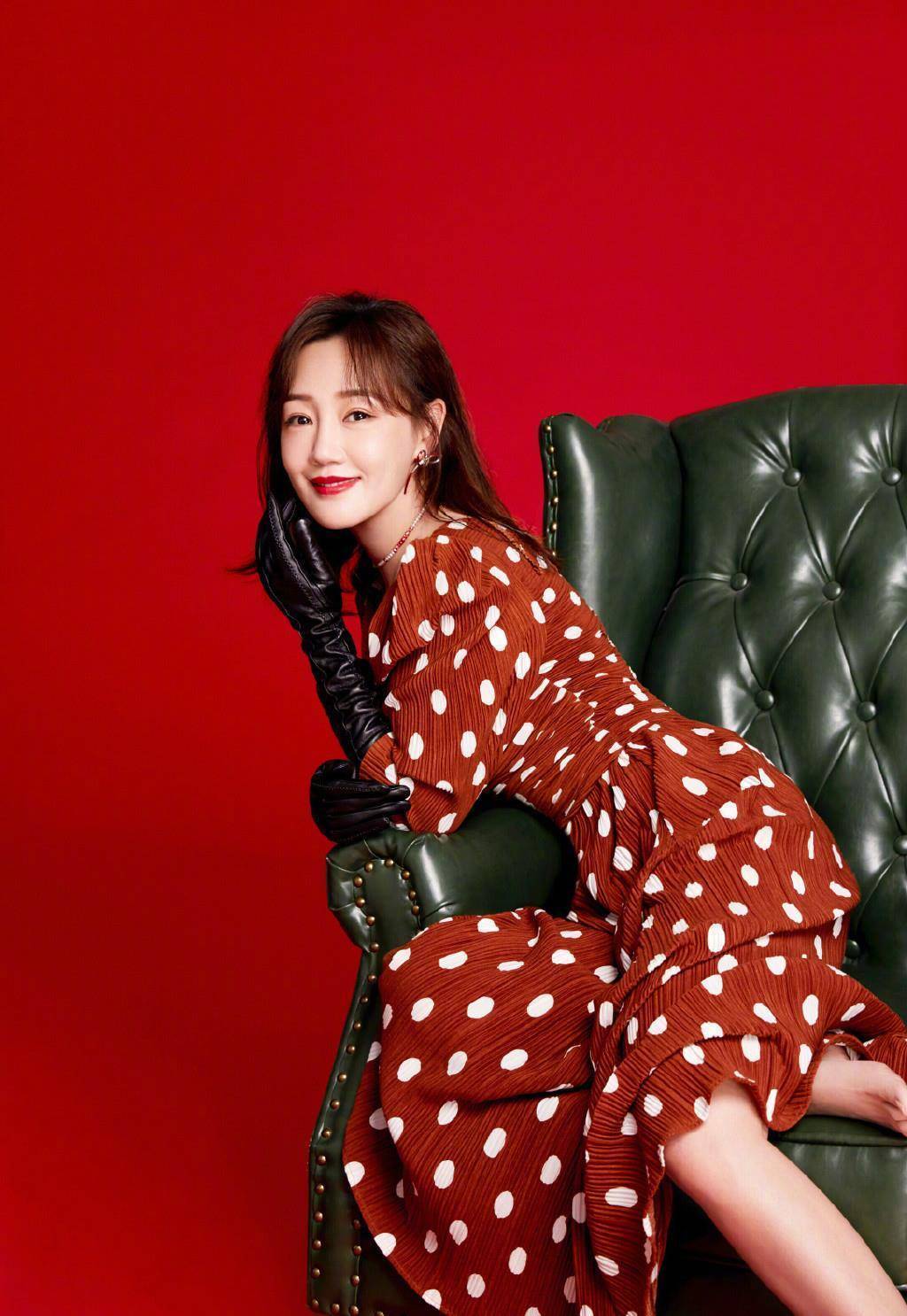 原创哈妹薛佳凝晒旧照polo衫配长发一脸清纯难怪当年迷倒胡歌