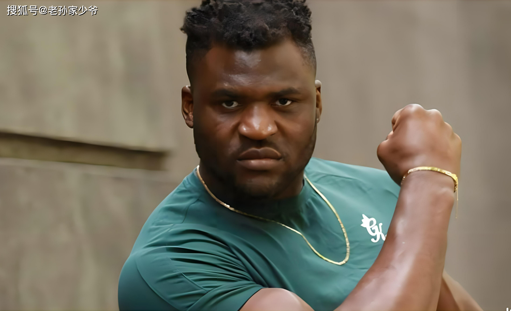 前ufc重量级冠军纳干诺,最近成为了媒体关注的焦点人物,大家除了讨论