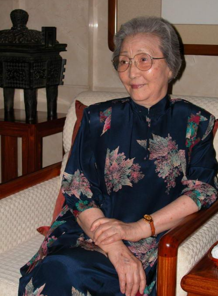 蒋英:嫁给干哥哥钱学森,成就李双江,病逝12年,儿女都怎样了?