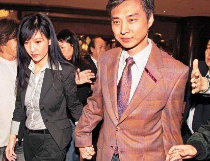 "玉女掌门人"周慧敏,与倪震结婚15年,不肯生孩子婆婆恼羞成怒_生育