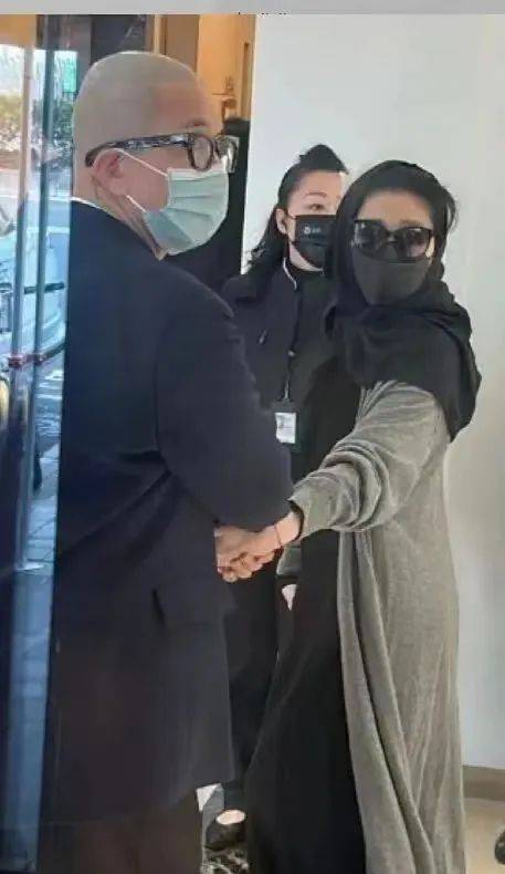 大s离婚后首露面被嘲,身材发福老了10岁,衣服车子都是汪小菲买的_光头