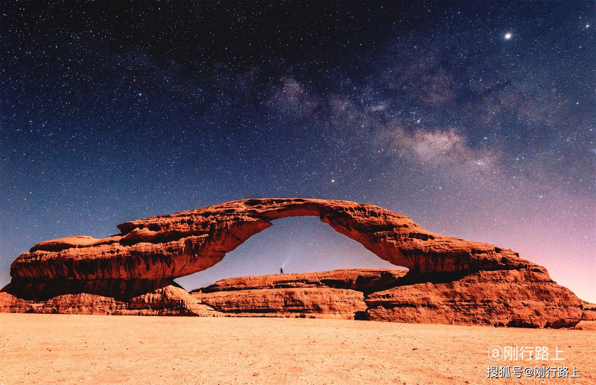 沙特阿拉伯丨一望无垠的沙漠中,感受到沙特古老的文化和传统