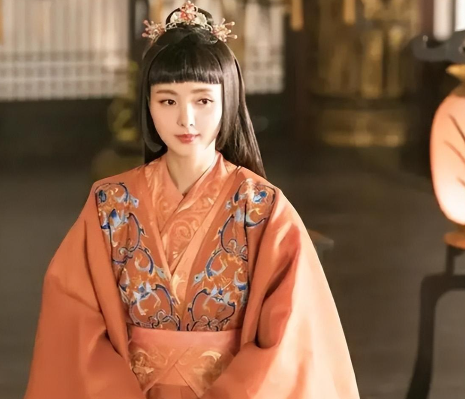 三国时,有位名臣何晏,他娶了曹操的女儿金乡公主,理所当然成为了驸马