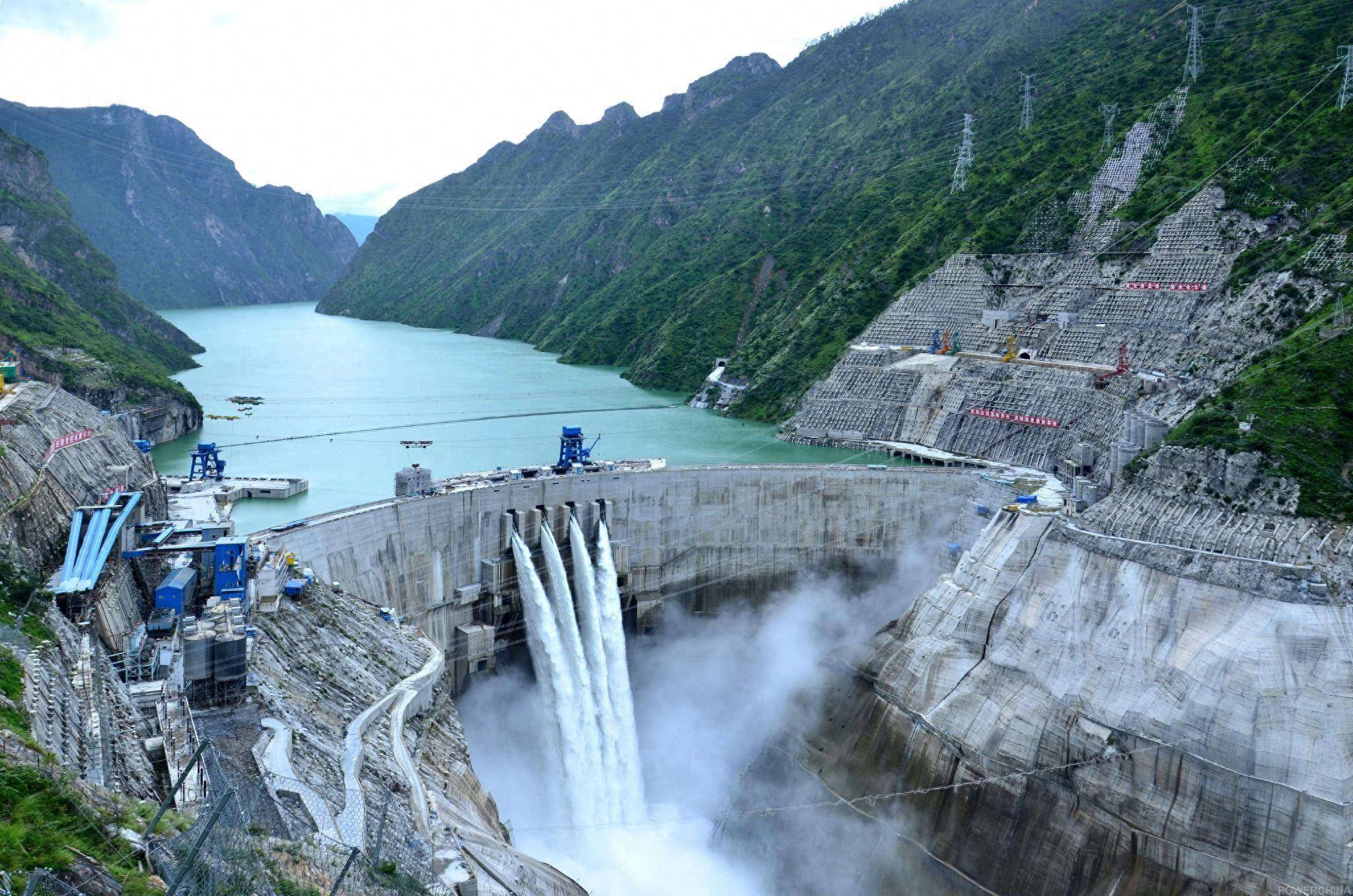 白鹤滩水电站坝高图片