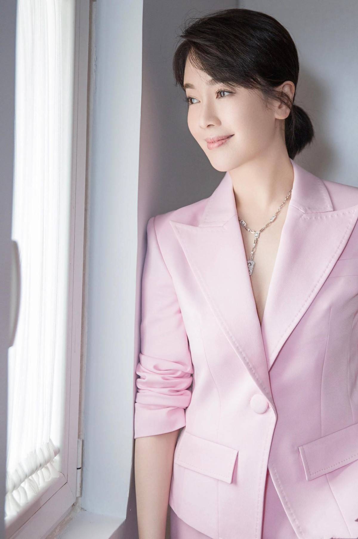 46岁左小青身材真丰腴!