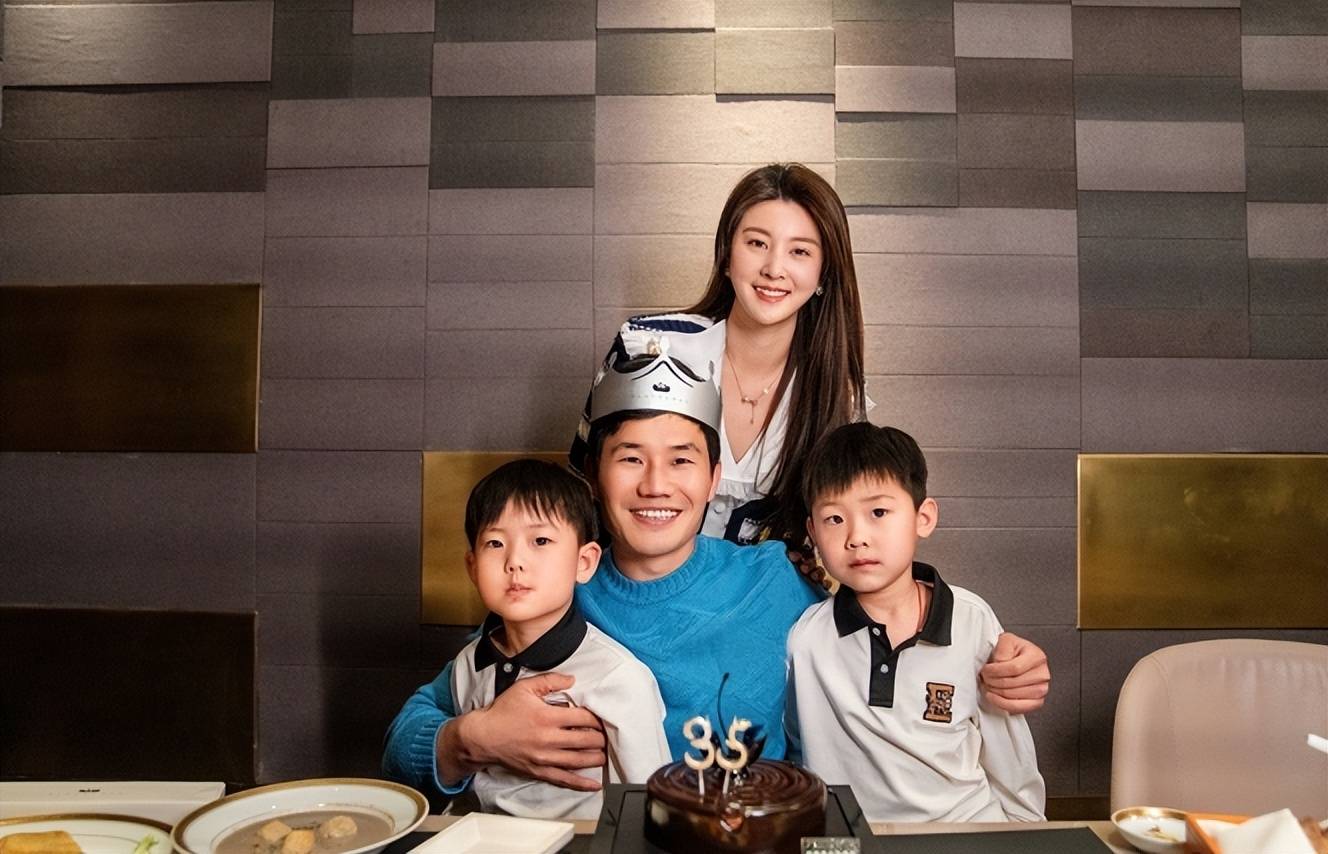 谢孟伟:生日趴上撒狗粮,35岁庆生现场守着俩儿子夫妻俩亲密热吻