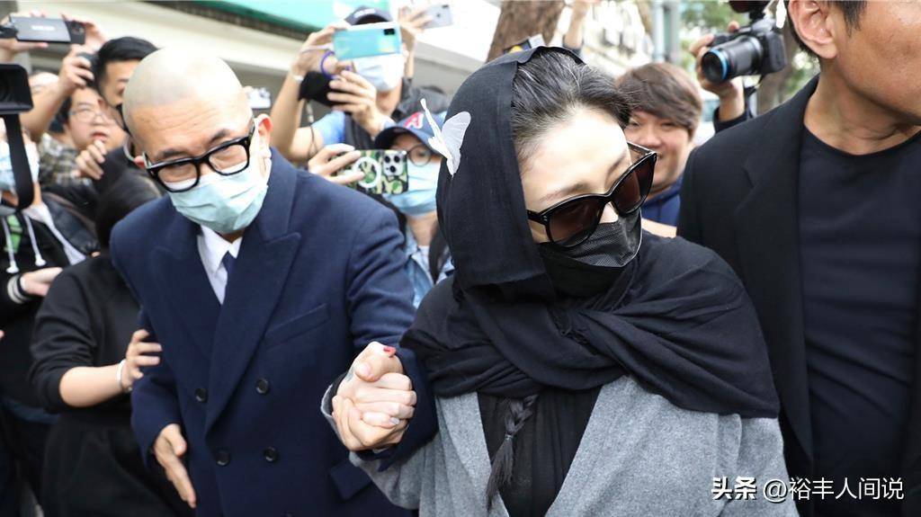 大s穿黑纱裙现身葬礼引热议深扒更多细节原来是刷汪小菲的卡