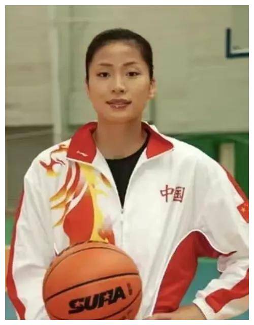 妻子叶莉用真爱和包容,为人们树立榜样._姚明_共同生活_智慧