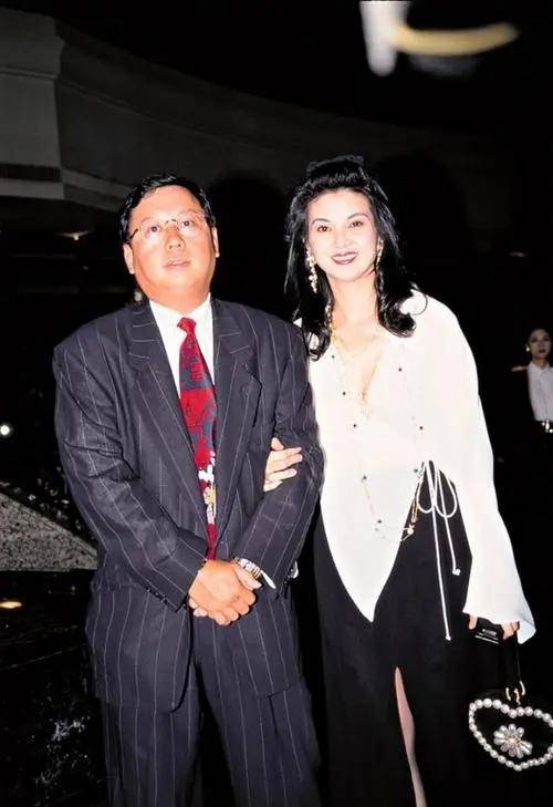 凭"婉君"成名,嫁豪门生5子,因丈夫花心分手,如今身价数十亿_谢玲玲