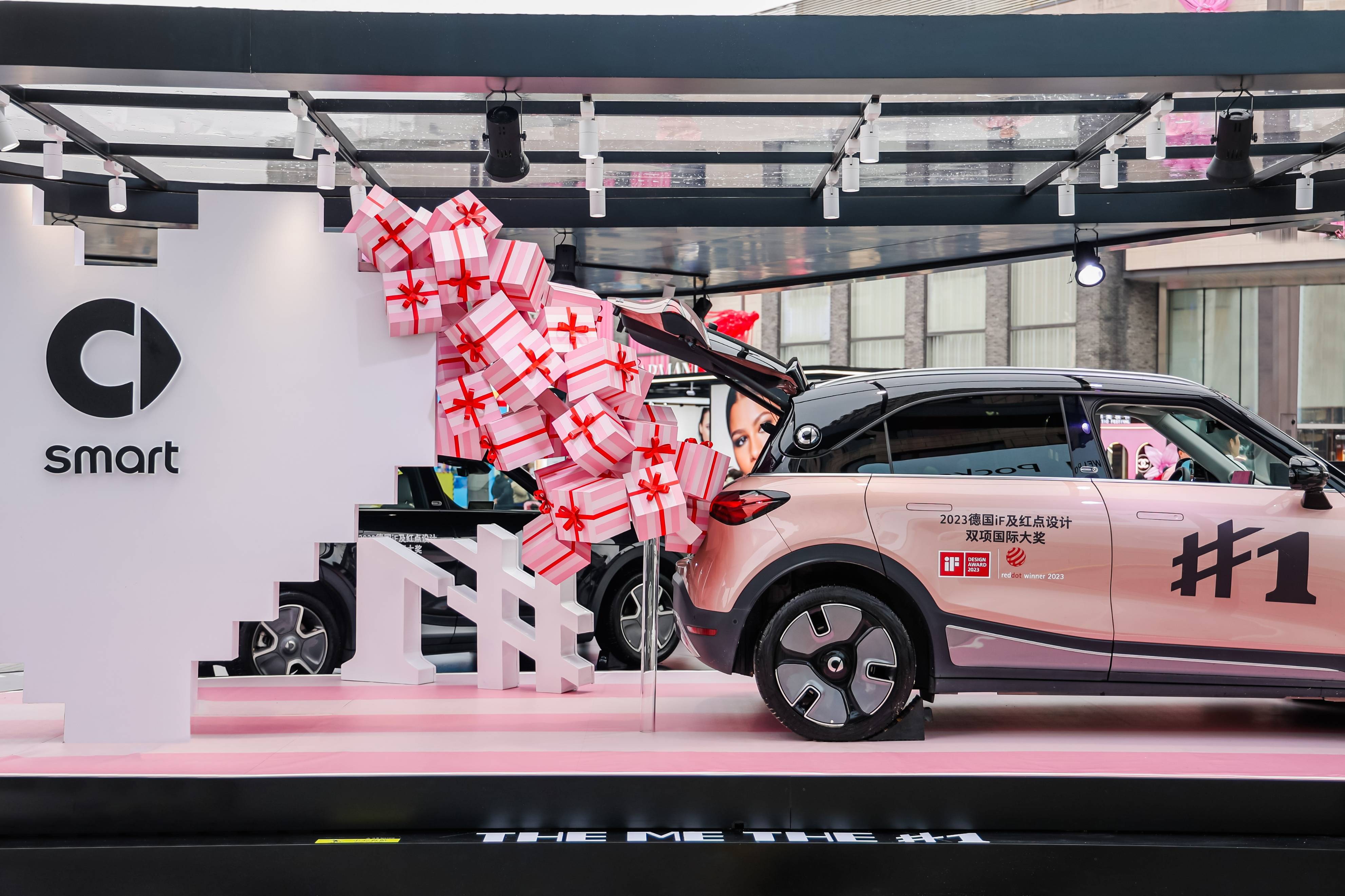 颜值就是正义,smart精灵#1由梅赛德斯-奔驰全球设计团队倾力打造,时尚