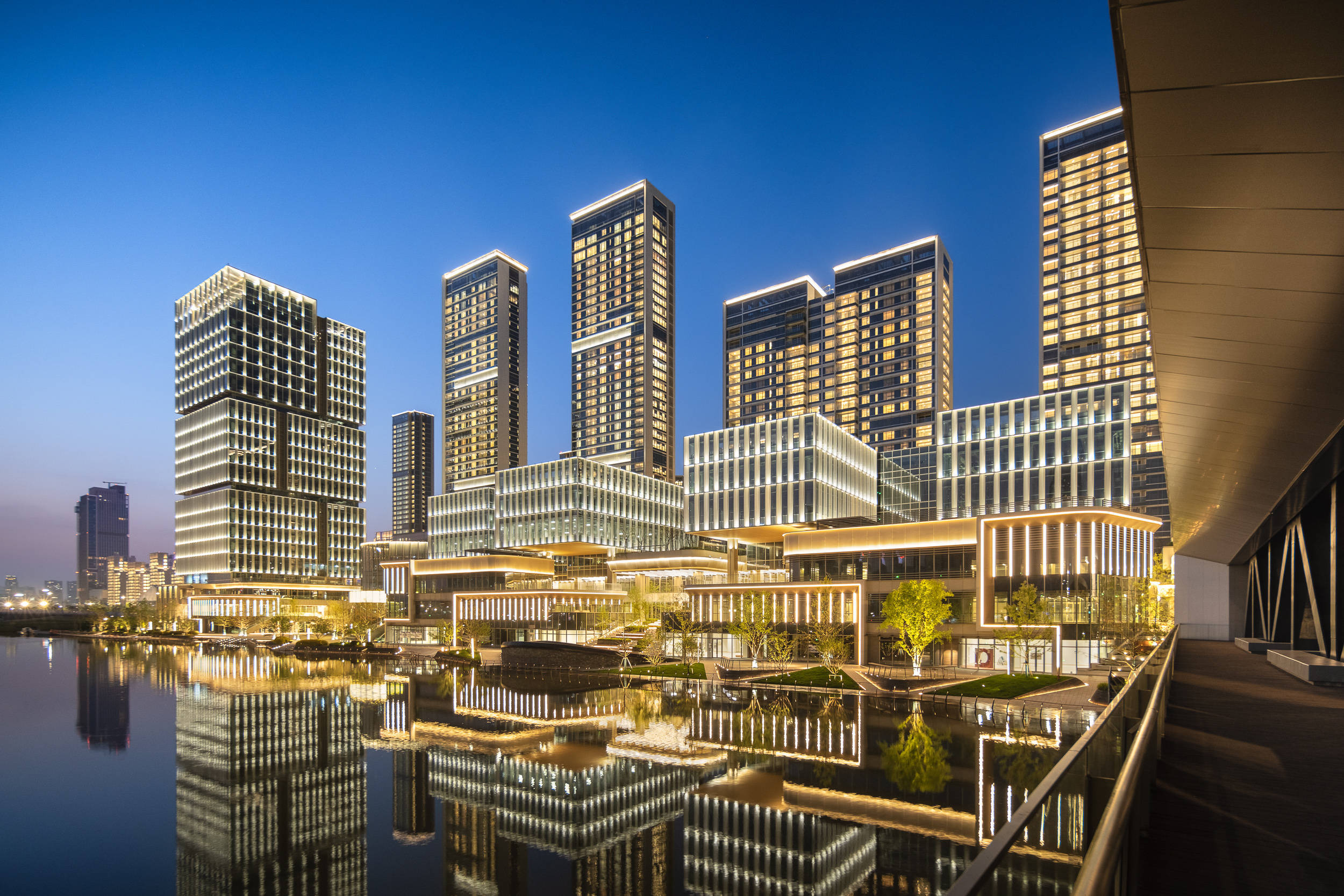 日耀之城→售楼处电话→售楼中心首页网站→楼盘详情→24小时热线电话