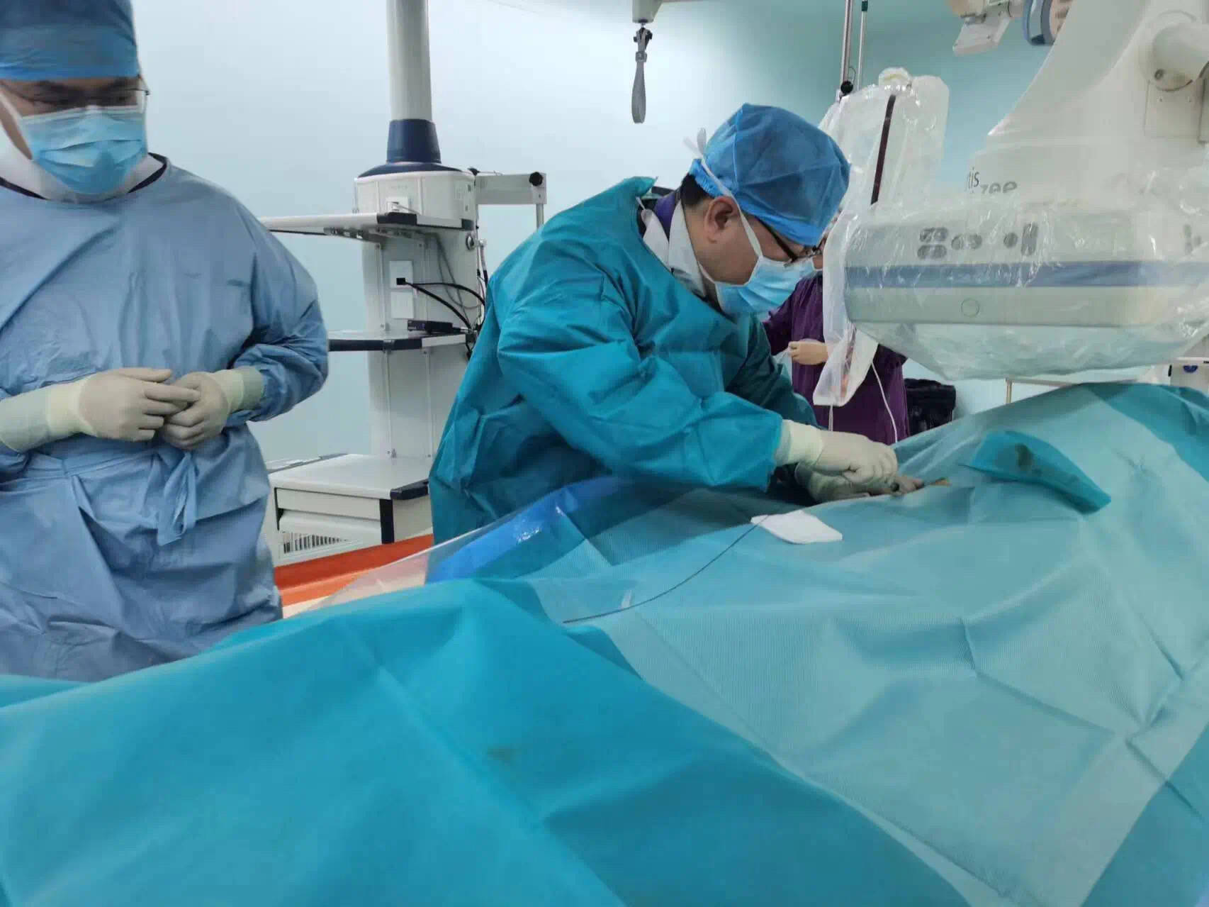 不惧"凶险" 山东省妇幼保健院打响子宫"保卫战"_剖宫产_手术室_胎盘
