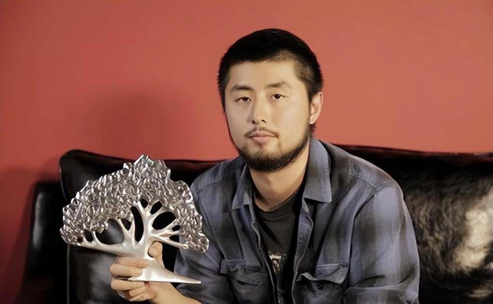 汪嘉伟:曾任男排主帅红极一时,分手又再婚,如今儿子是他的骄傲_邓星