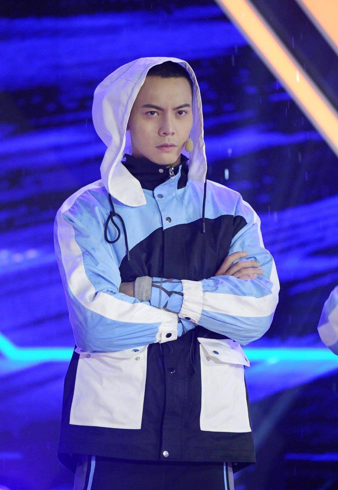 原创白面小生变胡子大叔陈伟霆的荷尔蒙爆发与外甥女合照超有爱