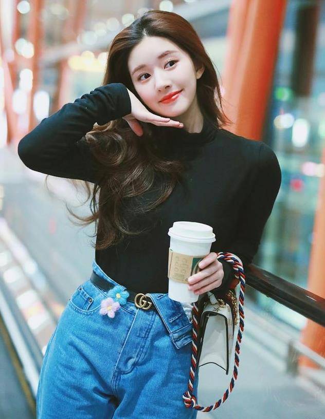 原创赵露思真的是太真实了纯素颜照也找不到缺点甜到让人心动