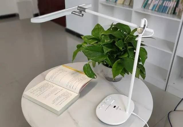 什么牌子的led台灯质量好耐用？五款热销机型大PK，选购不愁！