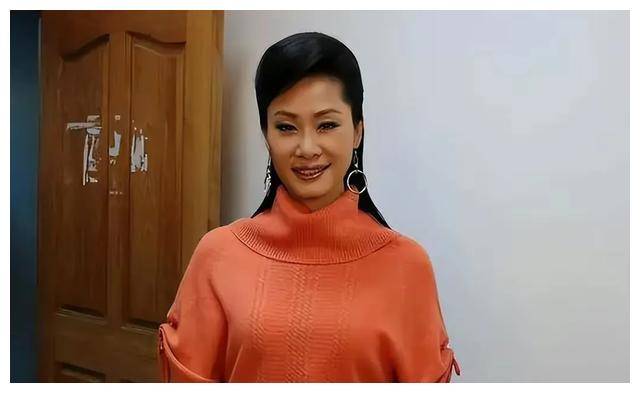 歌手于文华:生女被遗弃,嫁给网恋小伙,命运究竟如何?_音乐_经历_男子